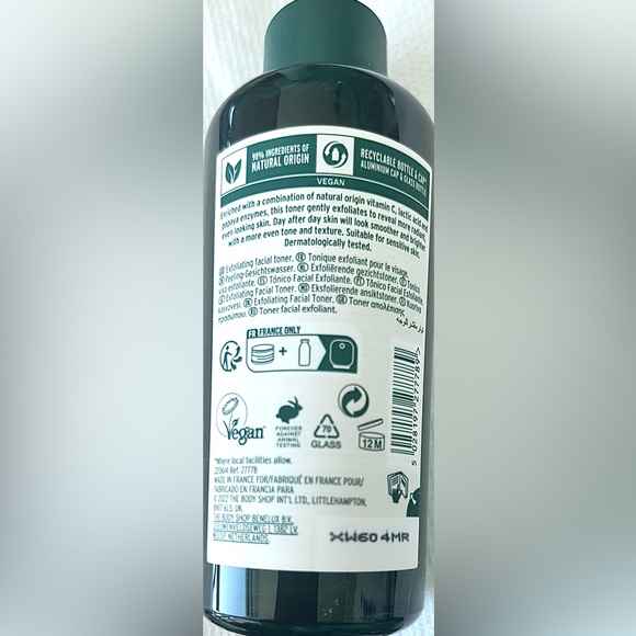 NEW!! Vitamin C Glow Revealing Tonic from The Body Shop - Picture 3 of 3